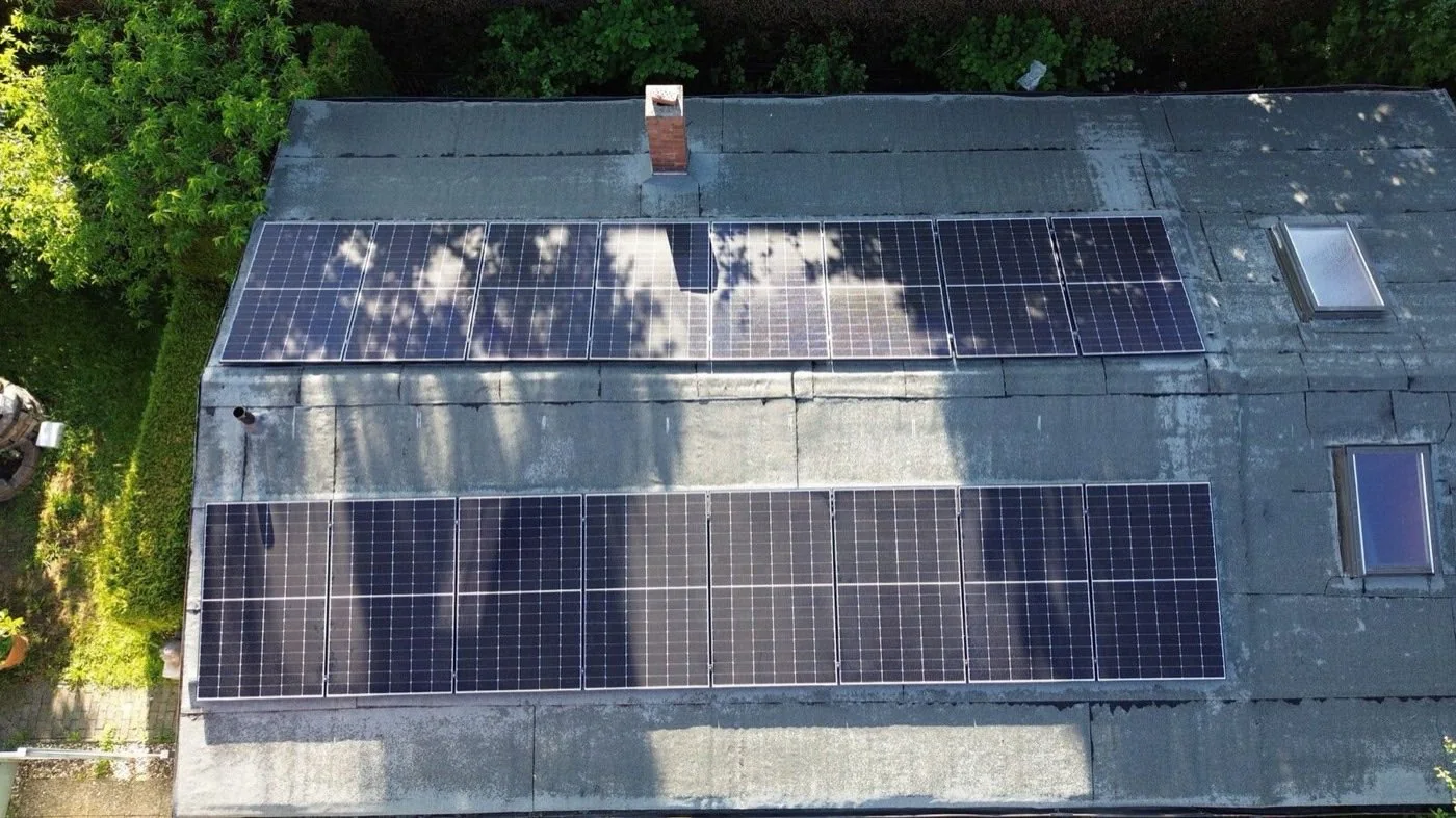 Solaranlage auf einem Satteldach im Berliner Umland